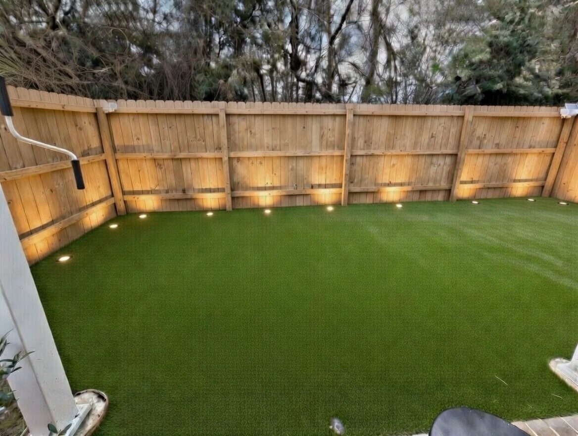 Privacy fence with wood post