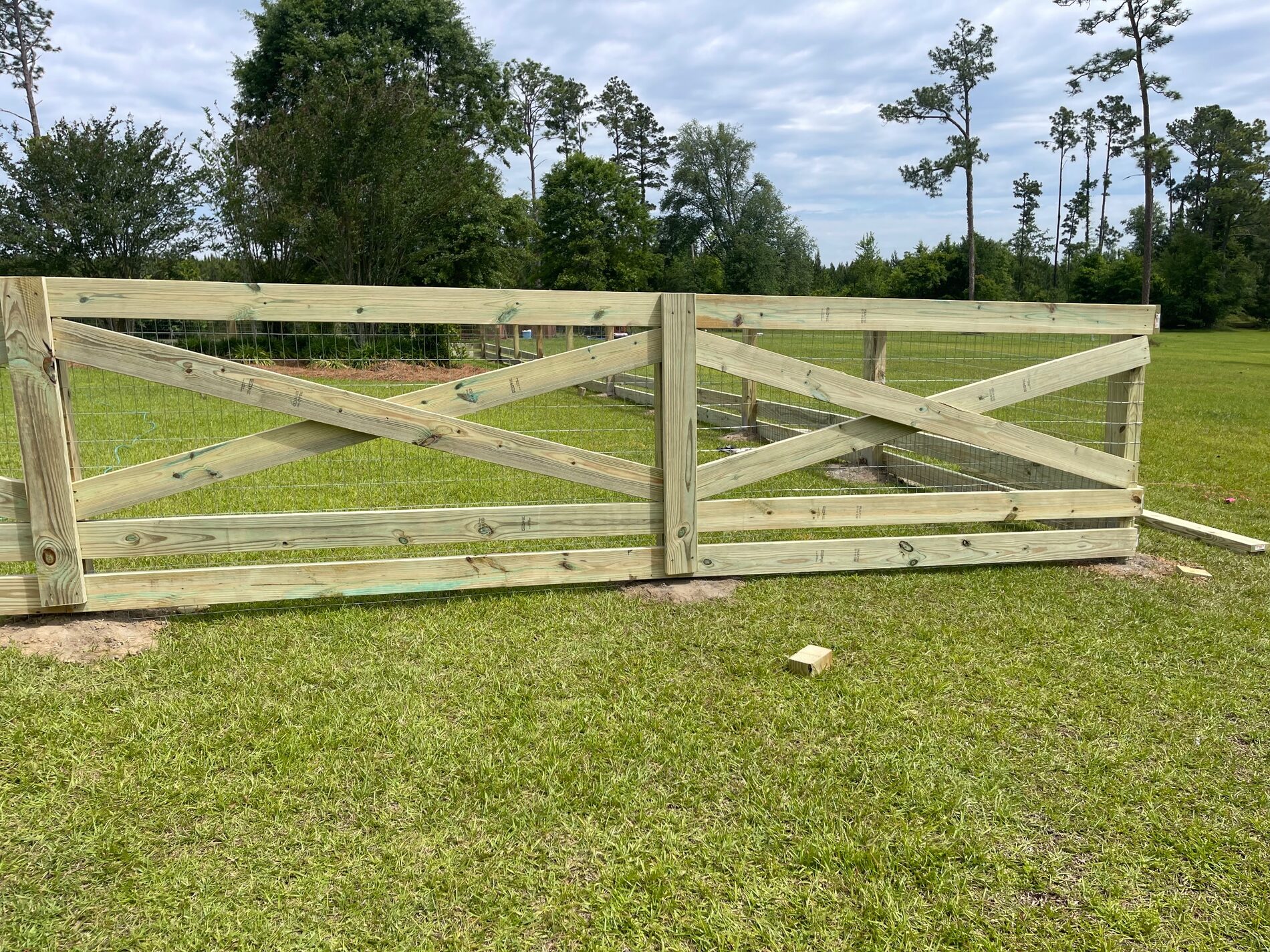 Wood ranch & farm gate